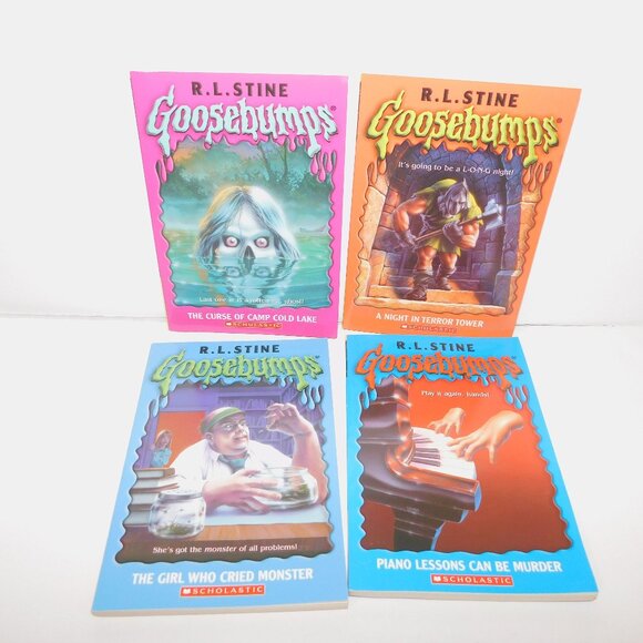 Set / Lot 4 Vintage 90s R.L. Stine Goosebumps Paperback Books - Picture 1 of 6